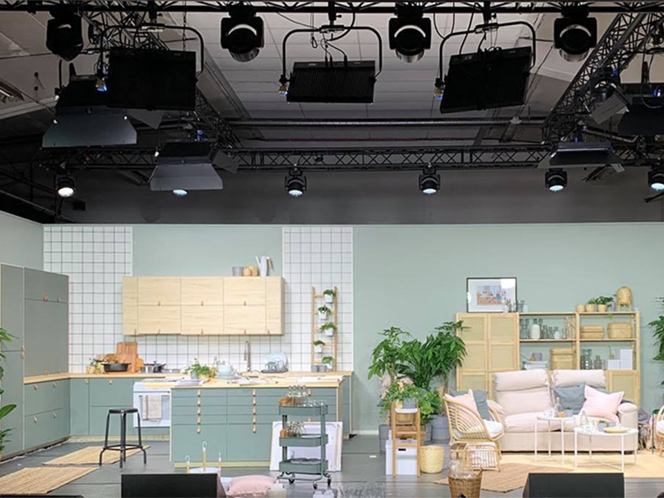 Inspelningsstudio i form av ett kök och vardagsrum