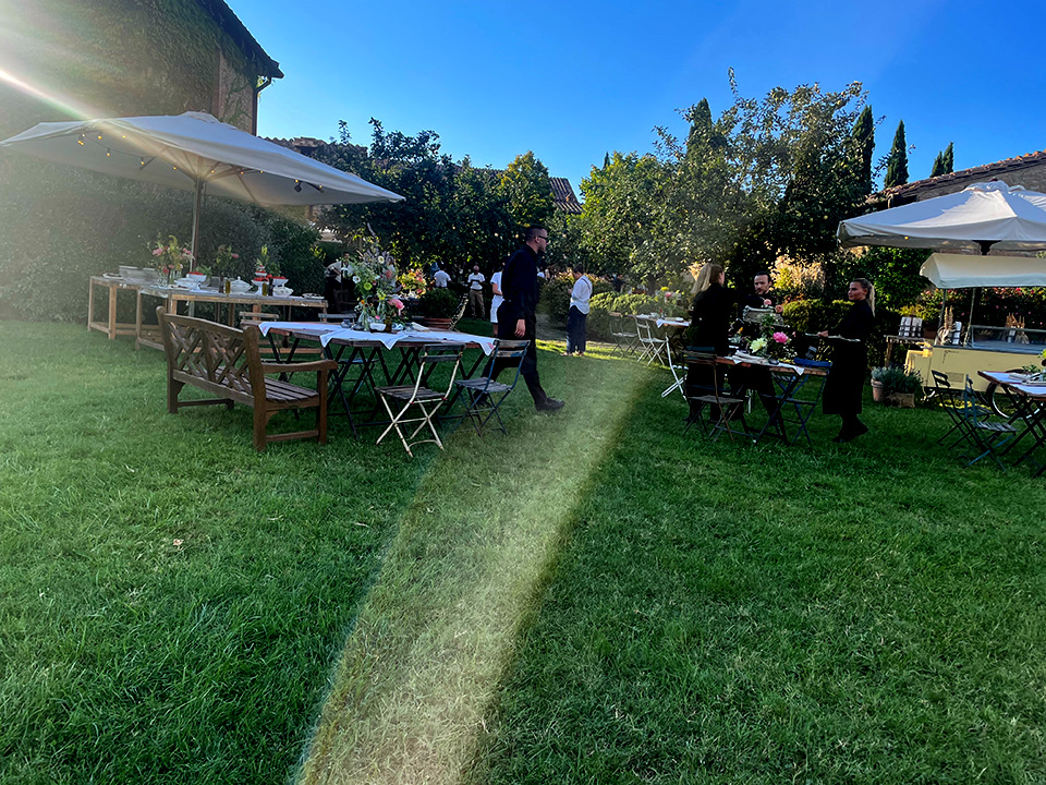 Bild på bord under bröllop i Italien